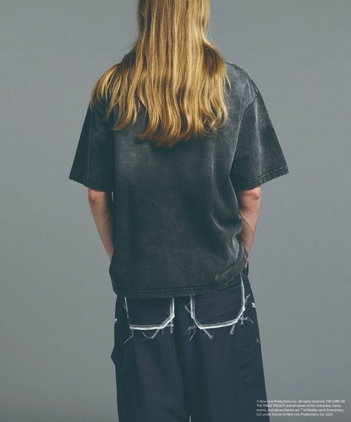 MAISON SPECIAL(メゾンスペシャル)の「《UNISEX》【MOVIE SERIES】「THE LORD OF THE RINGS」Prime-Over Crew Neck T-Shirt/「ロード・オブ・ザ・リング」プライムオーバークルーネックTシャツ【MAISON SPECIAL/メゾンスペシャル】(Tシャツ/カットソー・メンズ・ブラック/ダークブラック・1/2)」の11枚目の写真