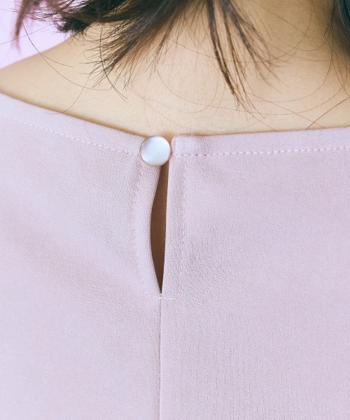 marun（マルン）の「＜大きいサイズ＞ハートアクセ付フロントタックブラウス　marun（シャツ/ブラウス・レディース・ネイビー/ピンクベージュ・L/LL/3L/4L/5L）」の13枚目の写真