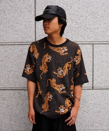 BEAVER（ビーバー）の「B omnivore/ビーオムニボー  RNトラ総柄WJQD クルーネックS/S（Tシャツ/カットソー）」