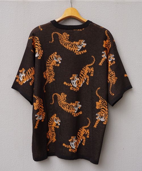 BEAVER（ビーバー）の「B omnivore/ビーオムニボー  RNトラ総柄WJQD クルーネックS/S（Tシャツ/カットソー・メンズ・ベージュ/チャコールグレー・M/L/XL）」の3枚目の写真