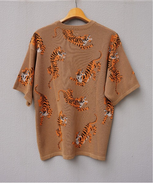 BEAVER（ビーバー）の「B omnivore/ビーオムニボー  RNトラ総柄WJQD クルーネックS/S（Tシャツ/カットソー・メンズ・ベージュ/チャコールグレー・M/L/XL）」の10枚目の写真