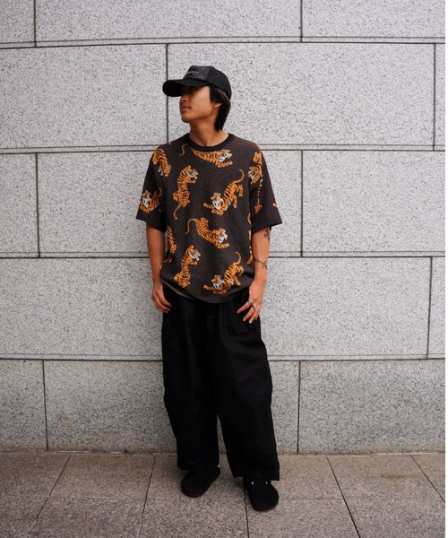 BEAVER（ビーバー）の「B omnivore/ビーオムニボー  RNトラ総柄WJQD クルーネックS/S（Tシャツ/カットソー・メンズ・ベージュ/チャコールグレー・M/L/XL）」の7枚目の写真