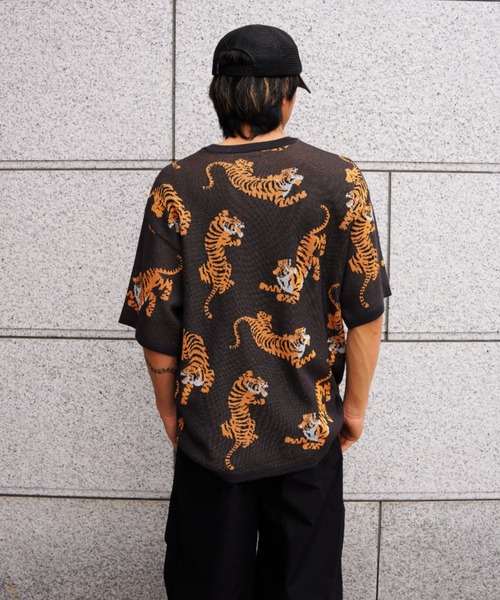 BEAVER（ビーバー）の「B omnivore/ビーオムニボー  RNトラ総柄WJQD クルーネックS/S（Tシャツ/カットソー・メンズ・ベージュ/チャコールグレー・M/L/XL）」の6枚目の写真