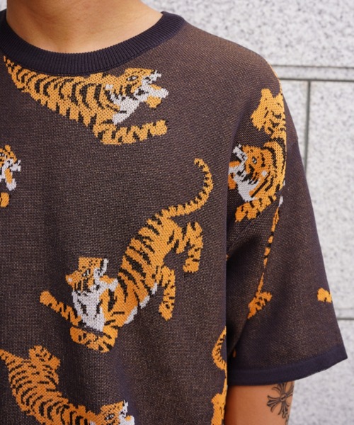 BEAVER（ビーバー）の「B omnivore/ビーオムニボー  RNトラ総柄WJQD クルーネックS/S（Tシャツ/カットソー・メンズ・ベージュ/チャコールグレー・M/L/XL）」の9枚目の写真