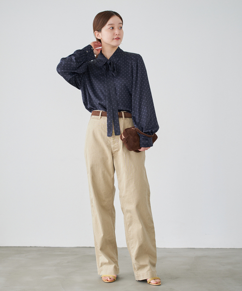 IENA(イエナ)の「《WEB限定/追加2》サテンドットタイ付ブラウス(シャツ/ブラウス・レディース・ブラック/ネイビー・FREE)」の6枚目の写真