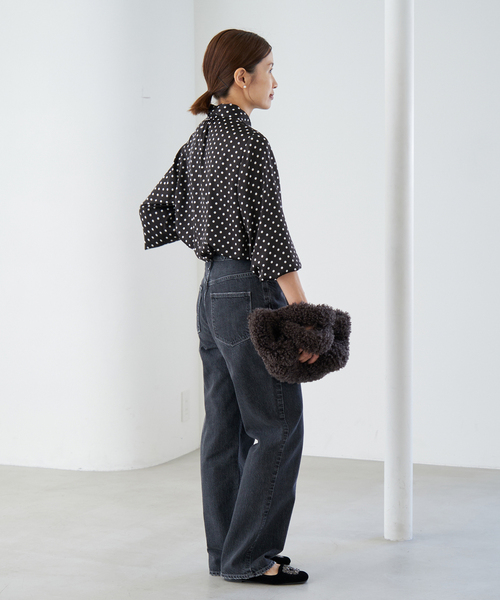 IENA(イエナ)の「《WEB限定/追加2》サテンドットタイ付ブラウス(シャツ/ブラウス・レディース・ブラック/ネイビー・FREE)」の22枚目の写真