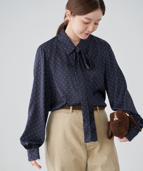 新品未使用 IENA ネイビー ドット柄 サテンシャツ 長袖 Ｆ 新品未使用 IENA ネイビー ドット柄 サテンシャツ 長袖 F