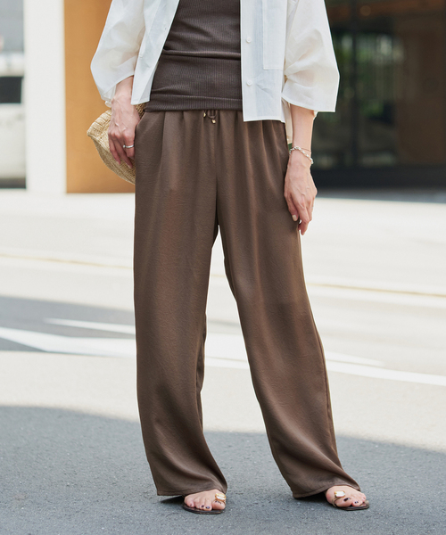 IENA（イエナ）の「サテンリラックスパンツ（その他パンツ・レディース・ネイビー/ブラウン/アイボリー・36/34/38）」の13枚目の写真