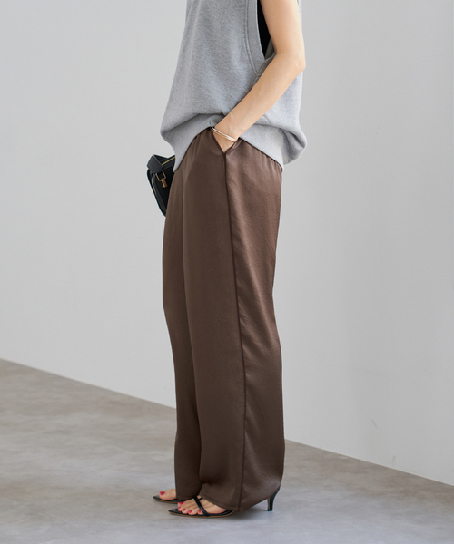 IENA（イエナ）の「サテンリラックスパンツ（その他パンツ・レディース・ネイビー/ブラウン/アイボリー・36/34/38）」の20枚目の写真