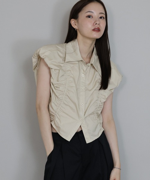 J by blue(ジェイバイブルー)の「バルーンショルダーギャザーシャツ(シャツ/ブラウス・レディース・ブラック/ベージュ/ホワイト・MEDIUM)」の3枚目の写真