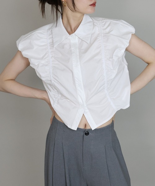 J by blue(ジェイバイブルー)の「バルーンショルダーギャザーシャツ(シャツ/ブラウス・レディース・ブラック/ベージュ/ホワイト・MEDIUM)」の2枚目の写真