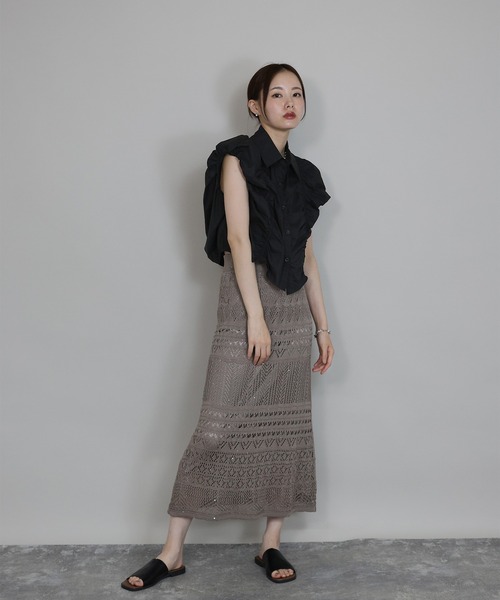 J by blue(ジェイバイブルー)の「バルーンショルダーギャザーシャツ(シャツ/ブラウス・レディース・ブラック/ベージュ/ホワイト・MEDIUM)」の19枚目の写真