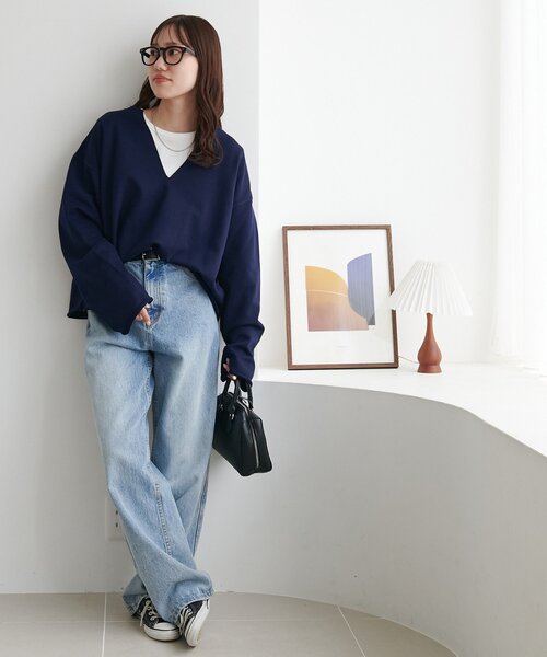 DISCOAT(ディスコート)の「裏毛深Vネックプルオーバー《WEB限定カラーあり》(スウェット・レディース・ネイビー/ダークブラウン/グレー/ブルー/アイボリー/ブラック/ピンク・FREE)」の11枚目の写真