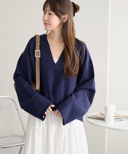 DISCOAT(ディスコート)の「裏毛深Vネックプルオーバー《WEB限定カラーあり》(スウェット・レディース・ネイビー/ダークブラウン/グレー/ブルー/アイボリー/ブラック/ピンク・FREE)」の15枚目の写真