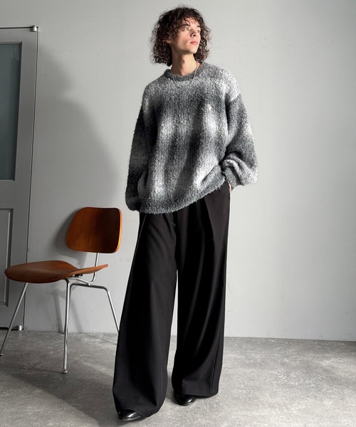 Classical Origin(クラシカルオリジン)の「「質感で魅せる。」Gradient Boucle Knit Crew Neck Sweater/ブークレー素材グラデ―ションオーバーサイズクルーネックセーター(ニット/セーター・メンズ・ブルー/グレー/ブラック・LARGE/MEDIUM/SMALL)」の8枚目の写真