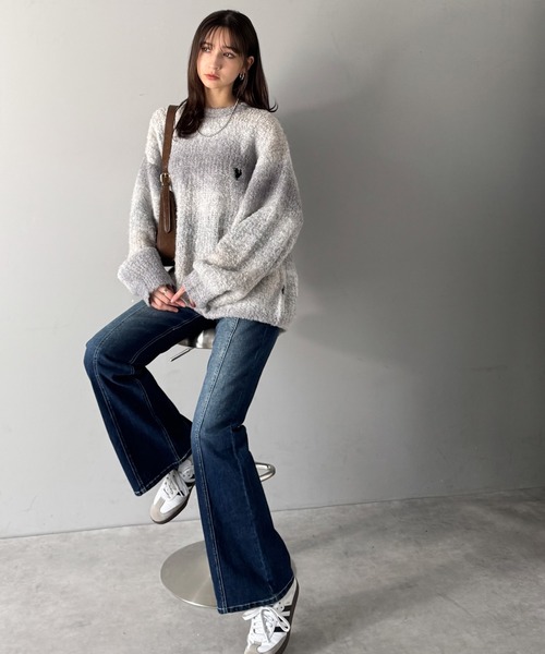 Classical Origin(クラシカルオリジン)の「「質感で魅せる。」Gradient Boucle Knit Crew Neck Sweater/ブークレー素材グラデ―ションオーバーサイズクルーネックセーター(ニット/セーター・メンズ・ブルー/グレー/ブラック・LARGE/MEDIUM/SMALL)」の10枚目の写真