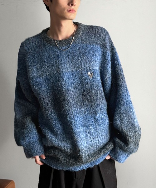 Classical Origin(クラシカルオリジン)の「「質感で魅せる。」Gradient Boucle Knit Crew Neck Sweater/ブークレー素材グラデ―ションオーバーサイズクルーネックセーター(ニット/セーター・メンズ・ブルー/グレー/ブラック・LARGE/MEDIUM/SMALL)」の11枚目の写真