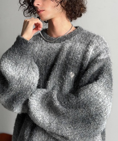 Classical Origin(クラシカルオリジン)の「「質感で魅せる。」Gradient Boucle Knit Crew Neck Sweater/ブークレー素材グラデ―ションオーバーサイズクルーネックセーター(ニット/セーター・メンズ・ブルー/グレー/ブラック・LARGE/MEDIUM/SMALL)」の6枚目の写真