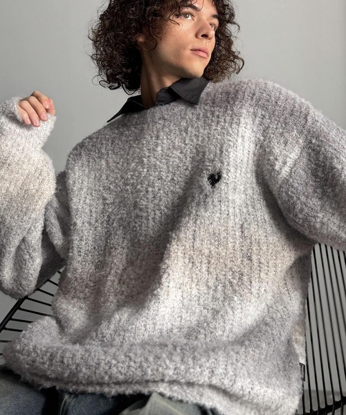 Classical Origin(クラシカルオリジン)の「「質感で魅せる。」Gradient Boucle Knit Crew Neck Sweater/ブークレー素材グラデ―ションオーバーサイズクルーネックセーター(ニット/セーター・メンズ・ブルー/グレー/ブラック・LARGE/MEDIUM/SMALL)」の17枚目の写真