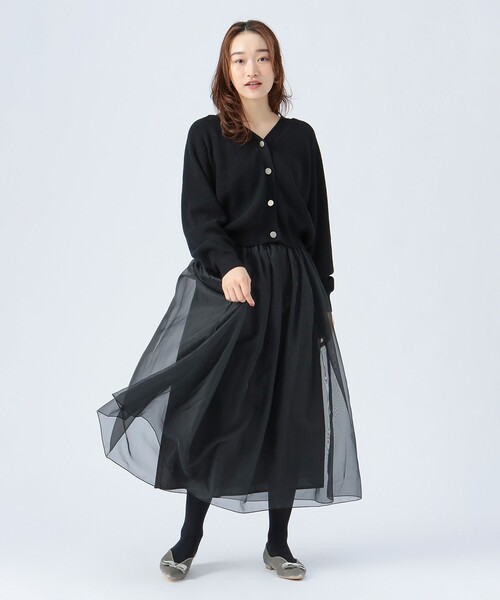 BEAMS HEART（ビームスハート）の「【セットアイテム】Vネック ニットカーディガン × シアー フレアスカート（ワンピース・レディース・カーキ/ブラック/グレー・FREE）」の2枚目の写真