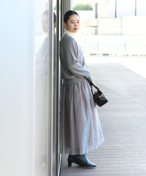 BEAMS HEART（ビームスハート）の「【セットアイテム】Vネック ニットカーディガン × シアー フレアスカート（ワンピース・レディース・カーキ/ブラック/グレー・FREE）」の5枚目の写真