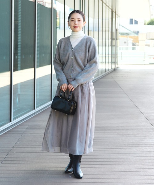 BEAMS HEART（ビームスハート）の「【セットアイテム】Vネック ニットカーディガン × シアー フレアスカート（ワンピース・レディース・カーキ/ブラック/グレー・FREE）」の7枚目の写真