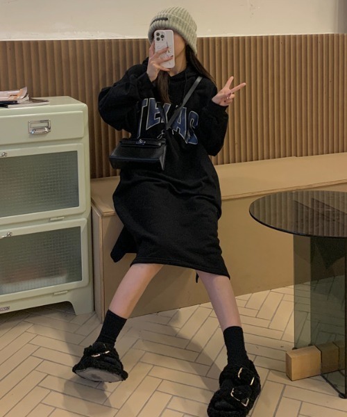 maison de LATIR(メゾンドラティール)の「オーバーサイズパーカーワンピース(ワンピース・レディース・ベージュ/グレー/ブラック・FREE)」の22枚目の写真