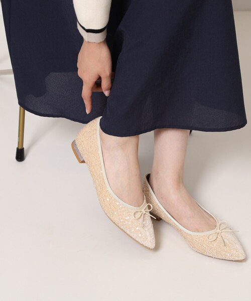 ESPERANZA（エスペランサ）の「ポインテッドリボンバレエパンプス（パンプス・レディース・ブラック系2/ベージュ系2/ブラック系8・22.5cm/23.0cm/23.5cm/24.0cm/24.5cm/25.0cm）」の3枚目の写真