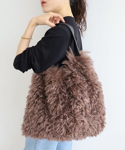 le.coeur blanc（ルクールブラン）の「ビッグエコファーバッグ（トートバッグ・レディース・ブラウン/グレイッシュベージュ・FREE）」の5枚目の写真