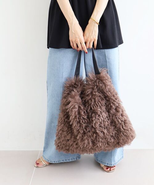 le.coeur blanc（ルクールブラン）の「ビッグエコファーバッグ（トートバッグ・レディース・ブラウン/グレイッシュベージュ・FREE）」の7枚目の写真