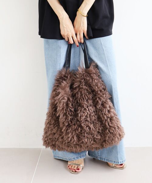 le.coeur blanc（ルクールブラン）の「ビッグエコファーバッグ（トートバッグ・レディース・ブラウン/グレイッシュベージュ・FREE）」の8枚目の写真