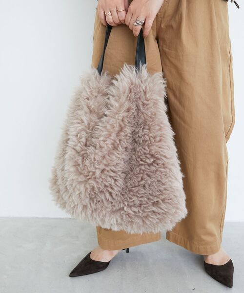 le.coeur blanc（ルクールブラン）の「ビッグエコファーバッグ（トートバッグ・レディース・ブラウン/グレイッシュベージュ・FREE）」の15枚目の写真