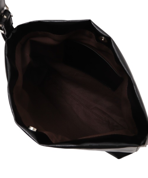 Figments（フィグメンツ）の「アイレットベルトミディアムショルダーBAG（ショルダーバッグ・レディース・ブラック・FREE）」の3枚目の写真