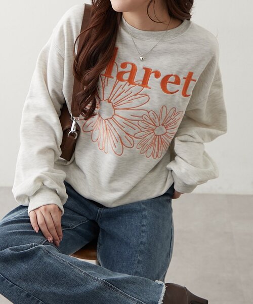 continuer de NICE CLAUP(コンティニューデナイスクラップ)の「フラワー刺繍スウェット(スウェット・レディース・ブラウン/スミクロ/オートミール/オフホワイト・FREE)」の4枚目の写真