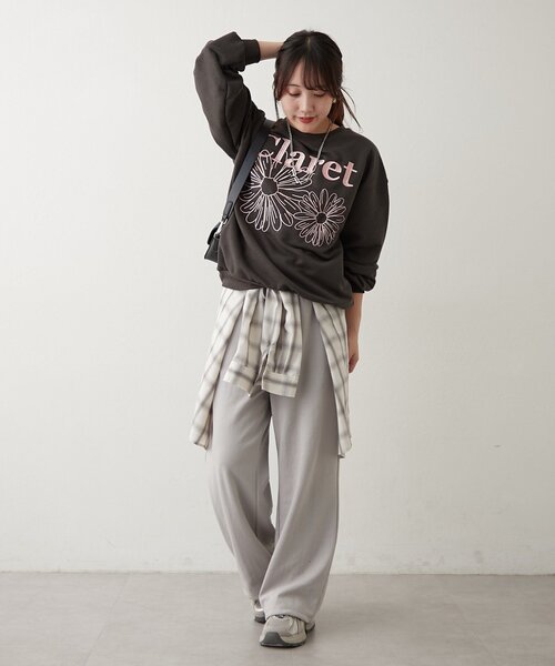 continuer de NICE CLAUP(コンティニューデナイスクラップ)の「フラワー刺繍スウェット(スウェット・レディース・ブラウン/スミクロ/オートミール/オフホワイト・FREE)」の17枚目の写真