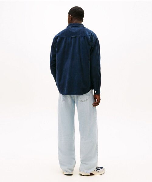 tommy jeans（トミー ジーンズ）の「リラックスウォッシュドコーデュロイシャツ（シャツ/ブラウス・メンズ・ネイビー/ブラウン系その他・X-LARGE/LARGE/SMALL/MEDIUM）」の5枚目の写真