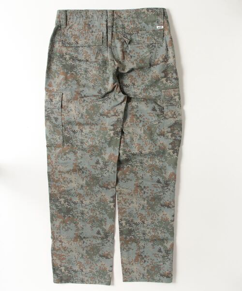 Guess（ゲス）の「GUESS Originals Twill Cargo Pant カーゴパンツ（カーゴパンツ・メンズ・グリーン系カモフラージュ・30inch/32inch/33inch/28inch/29inch/31inch）」の2枚目の写真