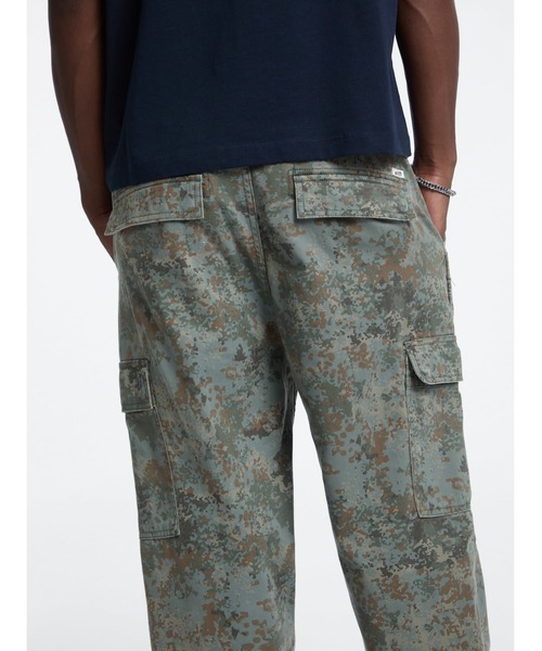 Guess（ゲス）の「GUESS Originals Twill Cargo Pant カーゴパンツ（カーゴパンツ・メンズ・グリーン系カモフラージュ・30inch/32inch/33inch/28inch/29inch/31inch）」の8枚目の写真