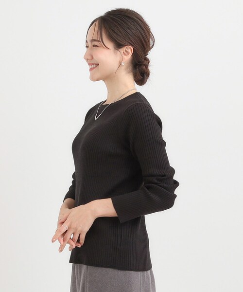 SHOO・LA・RUE（シューラルー）の「【絶妙なゆるピタ/洗濯機可】ちくちくしにくい リブクルーネックやわらかニット（ニット/セーター・レディース・モスグリーン/ボルドー/ライトブルー/ブラック/ホワイト系7/ライトグレー系4・04/01/02/03）」の13枚目の写真