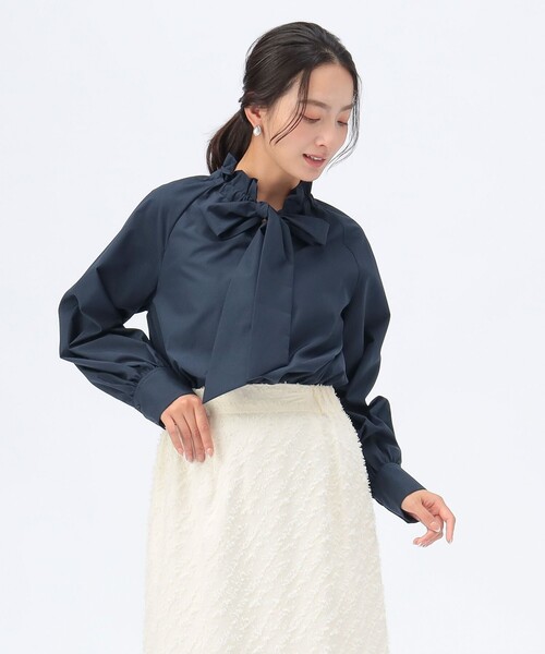 BEAMS HEART（ビームスハート）の「【セレモニー・ハレの日】ボウタイ ギャザー ブラウス（シャツ/ブラウス・レディース・サックスブルー/オフホワイト/ネイビー・FREE）」の3枚目の写真