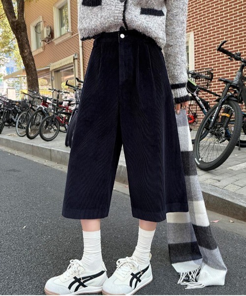semplice(センプリチェ)の「コーデュロイハーフワイドパンツ(その他パンツ・レディース・ネイビー/ベージュ/ブラウン・S/M/L/XL)」の19枚目の写真