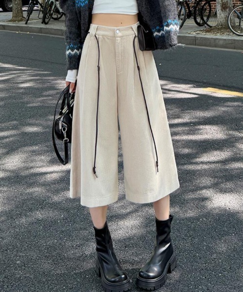 semplice(センプリチェ)の「コーデュロイハーフワイドパンツ(その他パンツ・レディース・ネイビー/ベージュ/ブラウン・S/M/L/XL)」の6枚目の写真