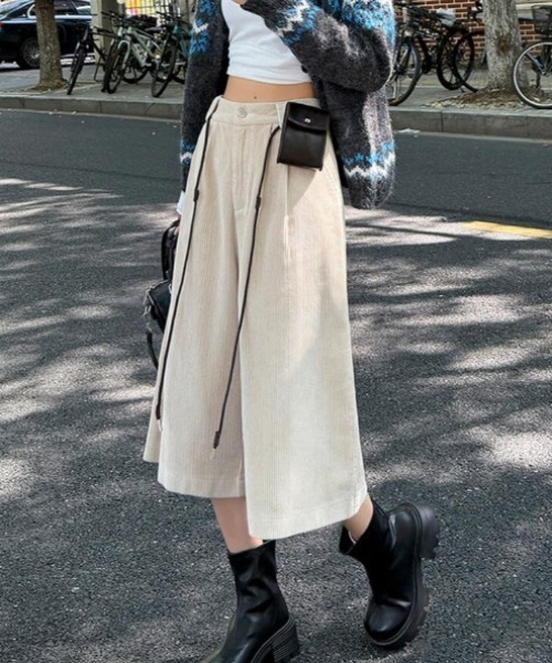semplice(センプリチェ)の「コーデュロイハーフワイドパンツ(その他パンツ・レディース・ネイビー/ベージュ/ブラウン・S/M/L/XL)」の7枚目の写真