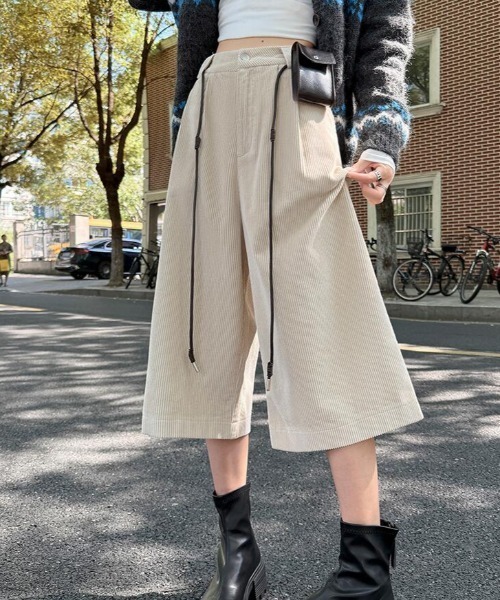 semplice(センプリチェ)の「コーデュロイハーフワイドパンツ(その他パンツ・レディース・ネイビー/ベージュ/ブラウン・S/M/L/XL)」の8枚目の写真