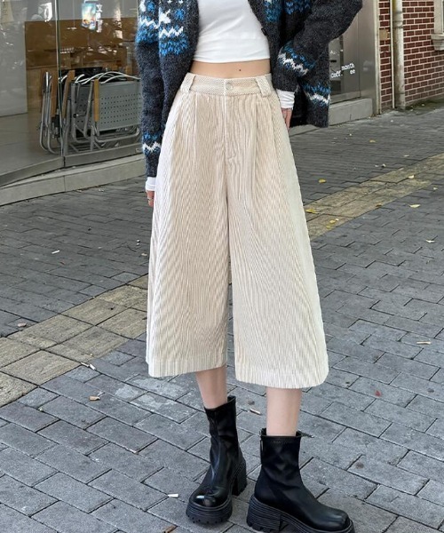 semplice(センプリチェ)の「コーデュロイハーフワイドパンツ(その他パンツ・レディース・ネイビー/ベージュ/ブラウン・S/M/L/XL)」の9枚目の写真