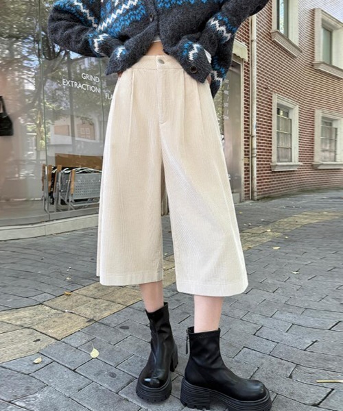 semplice(センプリチェ)の「コーデュロイハーフワイドパンツ(その他パンツ・レディース・ネイビー/ベージュ/ブラウン・S/M/L/XL)」の4枚目の写真