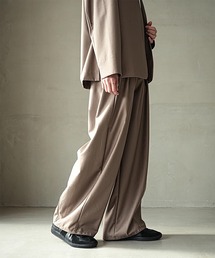 SOLAMONAT LARME（ソラモナラーム）の「タックパンツ（スラックス）」