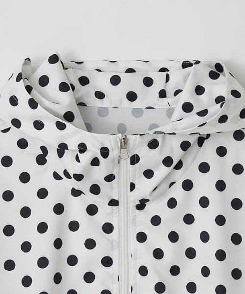 RONRON(ロンロン)の「HOODED WINDBREAKER JUMPER WHITE BLACK DOT(ナイロンジャケット・レディース・その他・FREE)」の3枚目の写真