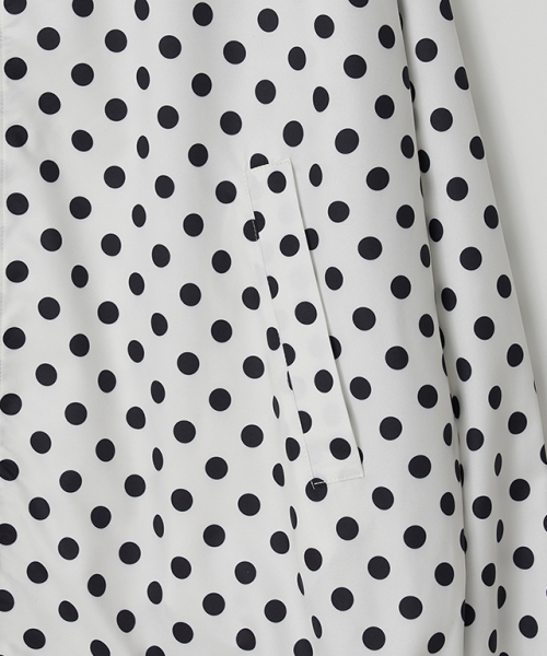 RONRON(ロンロン)の「HOODED WINDBREAKER JUMPER WHITE BLACK DOT(ナイロンジャケット・レディース・その他・FREE)」の4枚目の写真