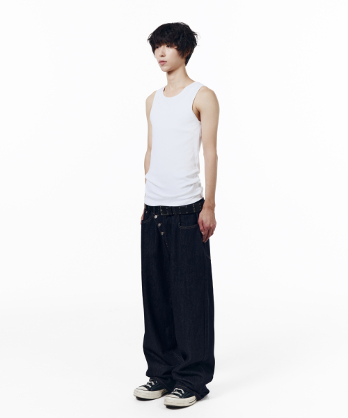 AAKAM（アーカム）の「Oblique Button Denim Pants (Dark Blue)（デニムパンツ・レディース・その他・1/2）」の2枚目の写真